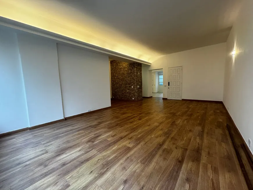 Foto 1 de Apartamento com 3 Quartos à venda, 209m² em Copacabana, Rio de Janeiro