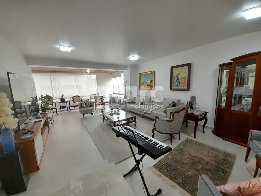 Foto 1 de Apartamento com 3 Quartos para venda ou aluguel, 210m² em Aclimação, São Paulo