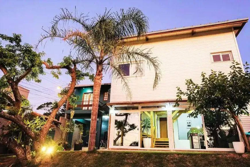 Foto 1 de Casa com 4 Quartos para alugar, 110m² em Campeche, Florianópolis