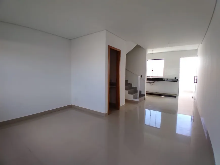 Foto 1 de Casa com 2 Quartos à venda, 69m² em Liberdade, Santa Luzia