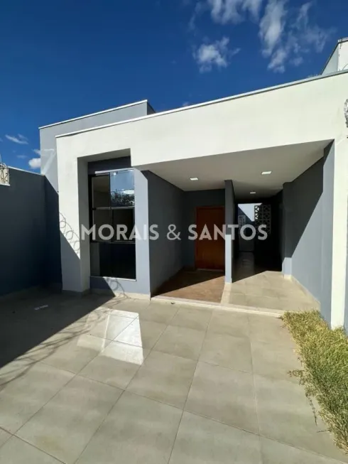 Foto 1 de Casa com 3 Quartos à venda, 95m² em Jardim Panorama, Montes Claros