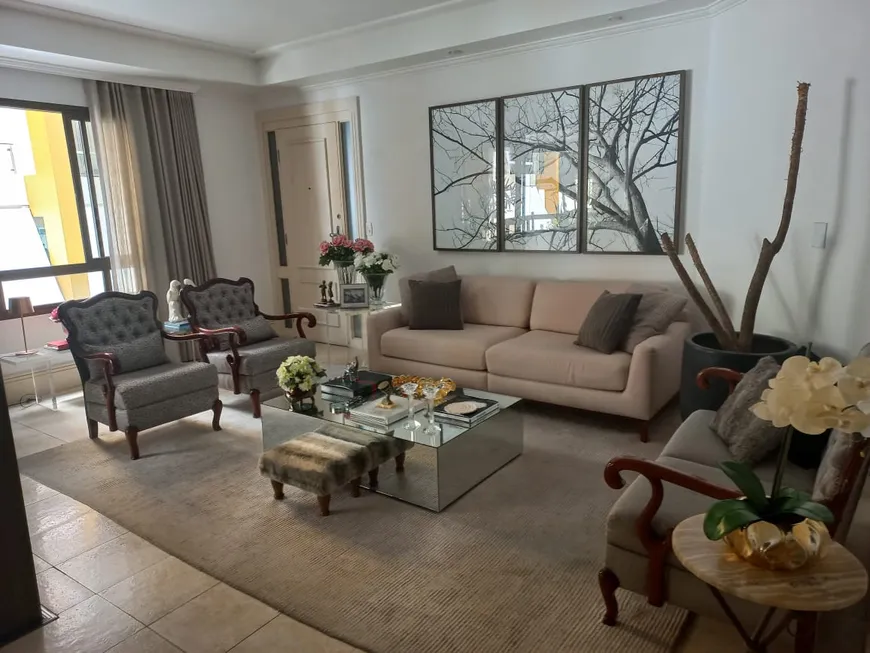 Foto 1 de Apartamento com 4 Quartos à venda, 180m² em Vitória, Salvador