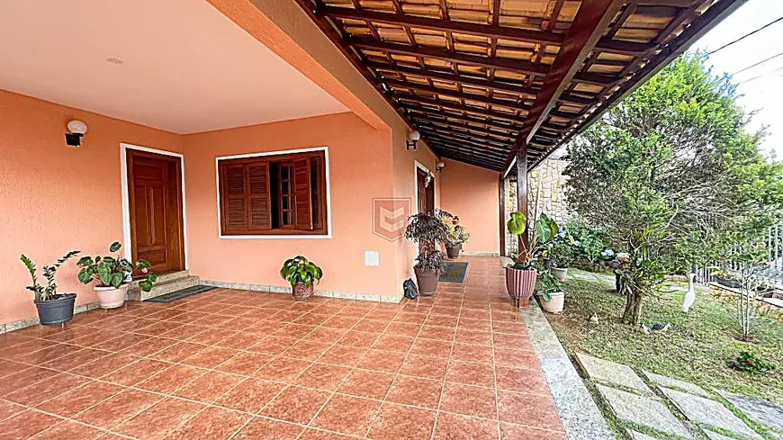 Foto 1 de Casa de Condomínio com 5 Quartos à venda, 276m² em São Pedro, Juiz de Fora