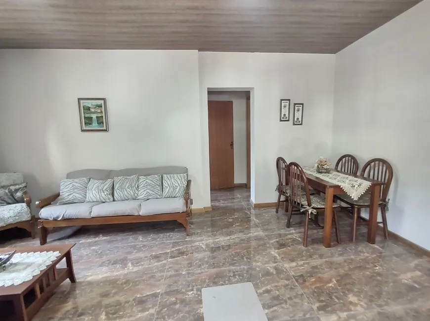 Foto 1 de Casa com 2 Quartos à venda, 390m² em Pedro do Rio, Petrópolis