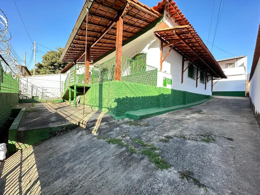 Foto 1 de Casa com 3 Quartos à venda, 210m² em Guarani, Belo Horizonte