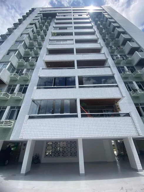 Foto 1 de Apartamento com 3 Quartos à venda, 135m² em Santana, Recife