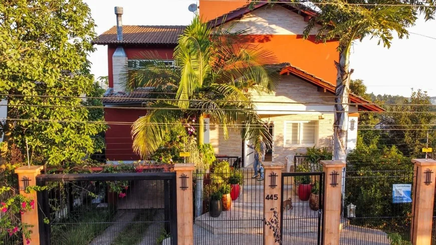 Foto 1 de Casa com 3 Quartos à venda, 498m² em Teresópolis, Porto Alegre