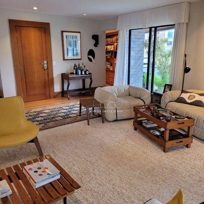 Foto 1 de Apartamento com 4 Quartos à venda, 245m² em Lagoa, Rio de Janeiro