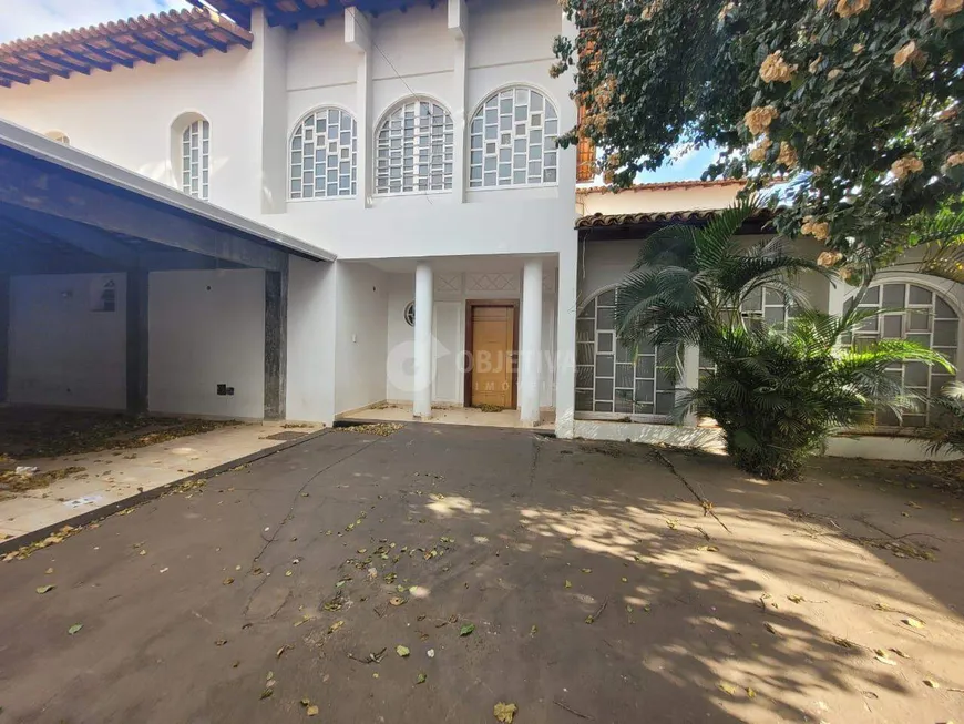 Foto 1 de Casa com 5 Quartos para alugar, 650m² em Alto Umuarama, Uberlândia