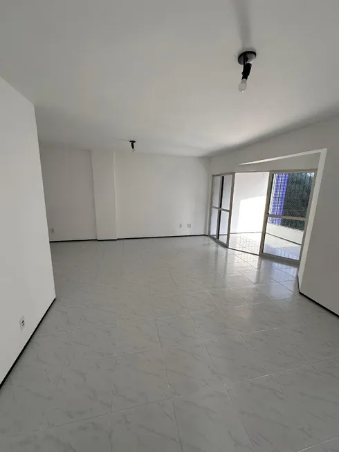 Foto 1 de Apartamento com 3 Quartos para alugar, 114m² em Cohajap, São Luís
