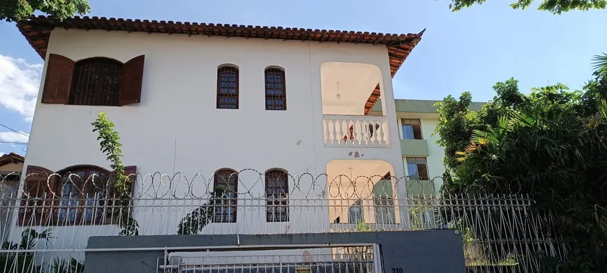Foto 1 de Casa com 4 Quartos à venda, 300m² em Itapoã, Belo Horizonte