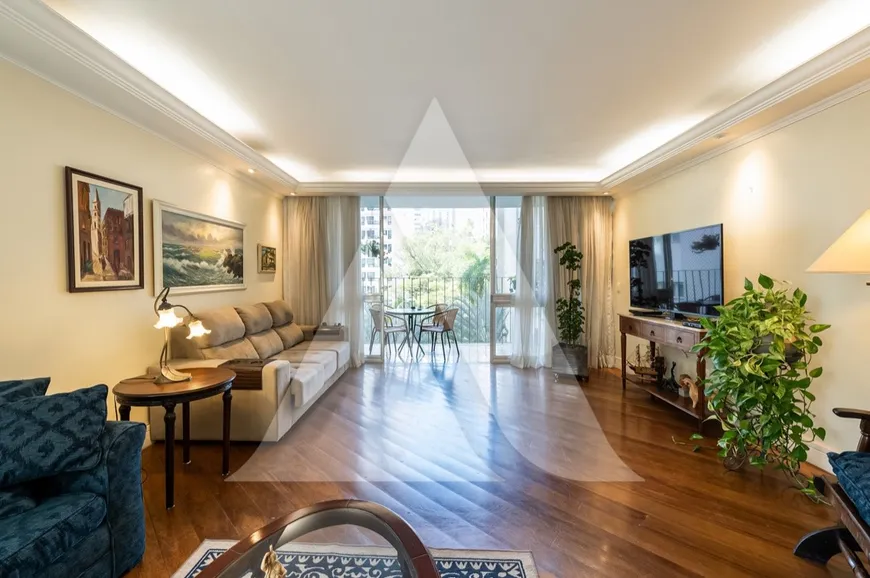 Foto 1 de Apartamento com 3 Quartos à venda, 227m² em Jardins, São Paulo
