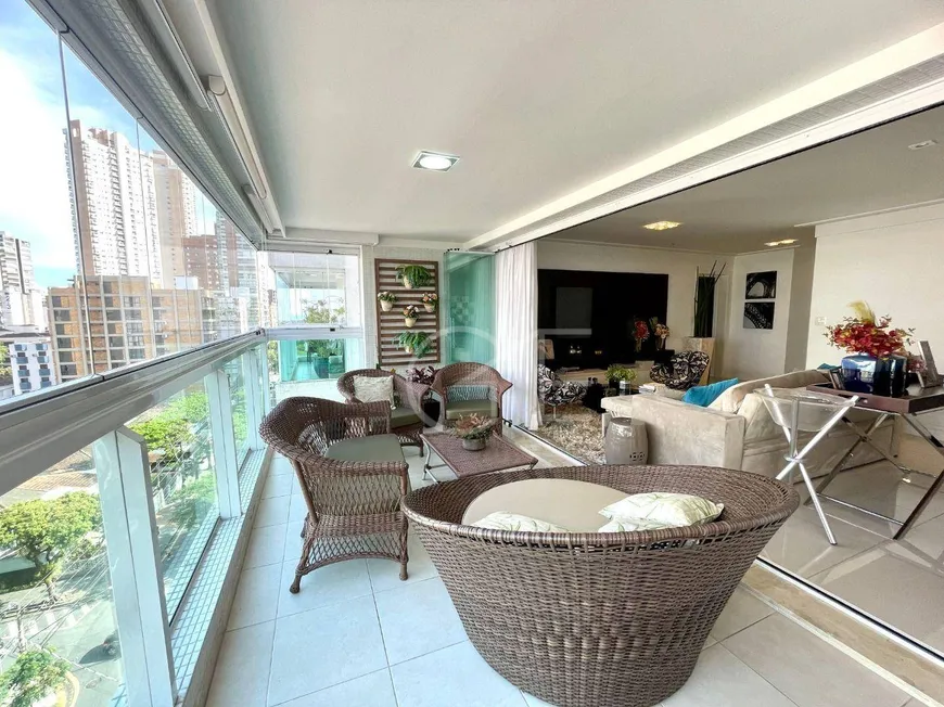 Foto 1 de Apartamento com 3 Quartos para venda ou aluguel, 190m² em Embaré, Santos