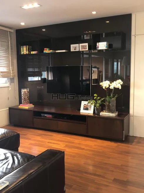 Foto 1 de Apartamento com 2 Quartos para alugar, 93m² em Vila Olímpia, São Paulo