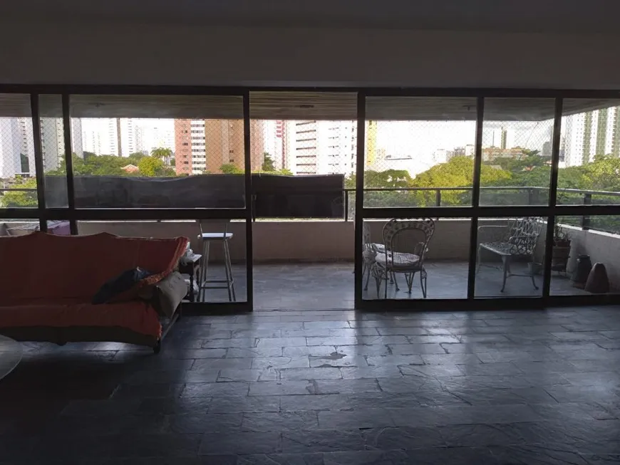 Foto 1 de Apartamento com 4 Quartos à venda, 300m² em Madalena, Recife