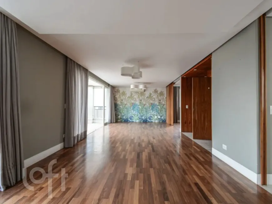 Foto 1 de Apartamento com 3 Quartos à venda, 240m² em Itaim Bibi, São Paulo