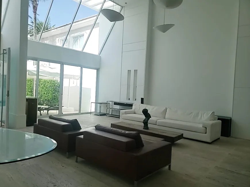 Foto 1 de Casa de Condomínio com 5 Quartos à venda, 850m² em Barra da Tijuca, Rio de Janeiro