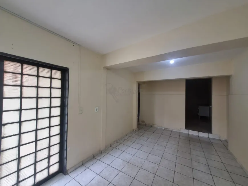 Foto 1 de Casa com 2 Quartos para alugar, 150m² em Parque Hipolyto, Limeira