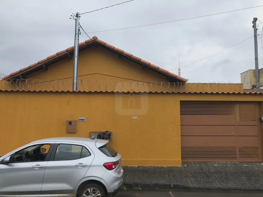 Foto 1 de Casa com 2 Quartos à venda, 161m² em Umuarama, Uberlândia