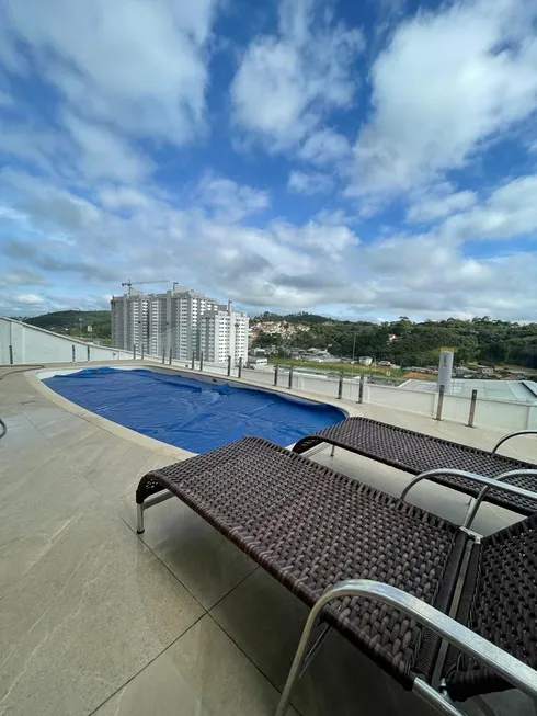 Foto 1 de Casa de Condomínio com 5 Quartos para venda ou aluguel, 535m² em São Pedro, Juiz de Fora