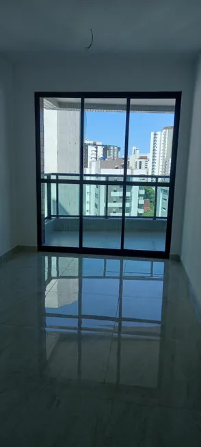 Foto 1 de Apartamento com 3 Quartos para alugar, 69m² em Graças, Recife