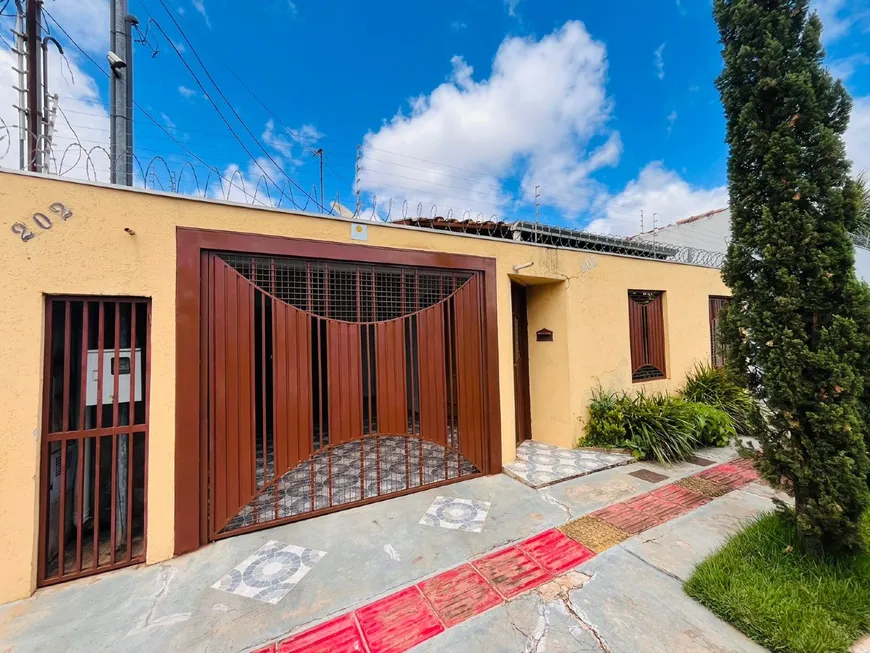 Foto 1 de Casa com 1 Quarto à venda, 180m² em Arnaldo Estevao Figueiredo, Campo Grande