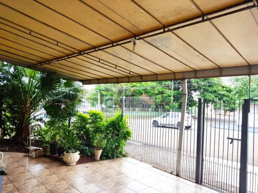 Foto 1 de Casa com 3 Quartos à venda, 150m² em Bancarios, Londrina