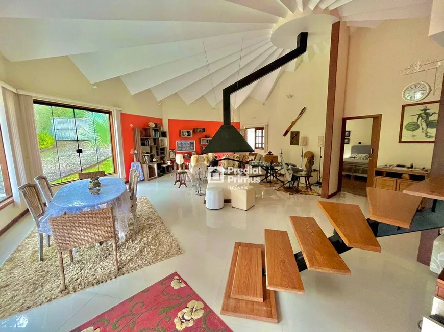 Foto 1 de Casa com 3 Quartos à venda, 189m² em Fazenda Bela Vista, Nova Friburgo