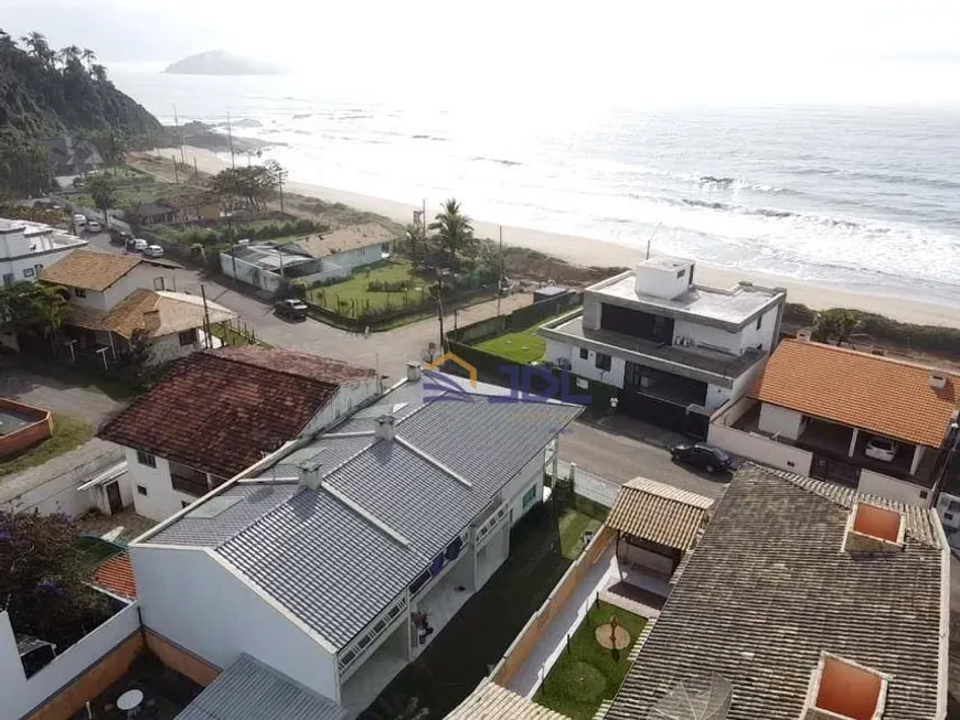 Foto 1 de Casa com 8 Quartos à venda, 415m² em Praia do Quilombo, Penha