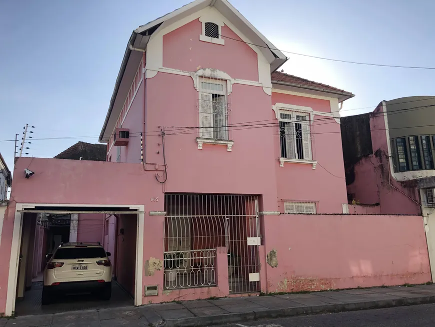 Foto 1 de Casa com 4 Quartos à venda, 275m² em Batista Campos, Belém