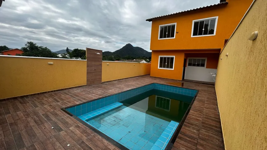 Foto 1 de Sobrado com 3 Quartos à venda, 180m² em Condado de Maricá, Maricá