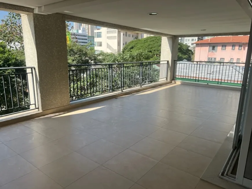 Foto 1 de Apartamento com 4 Quartos à venda, 244m² em Água Branca, São Paulo