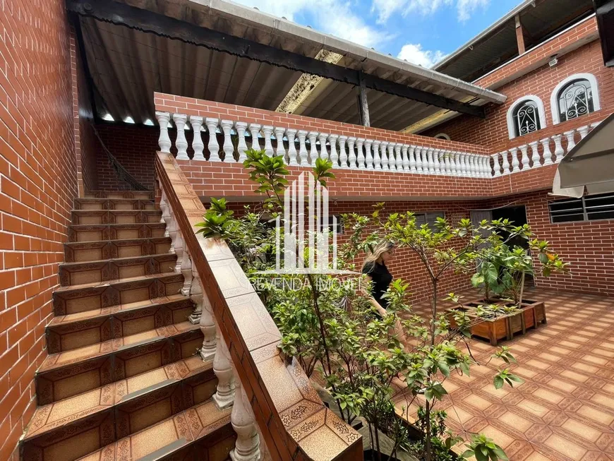 Foto 1 de Sobrado com 3 Quartos à venda, 300m² em Vila Scarpelli, Santo André