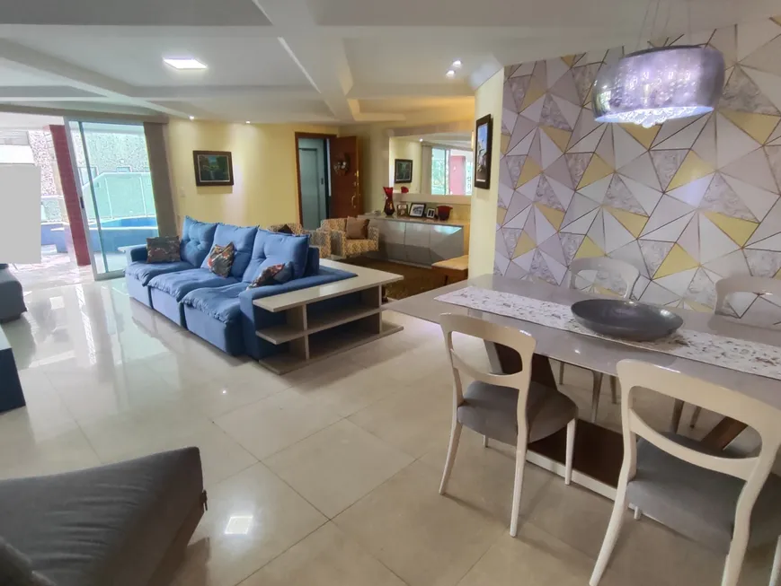 Foto 1 de Apartamento com 4 Quartos à venda, 216m² em Praia do Pecado, Macaé