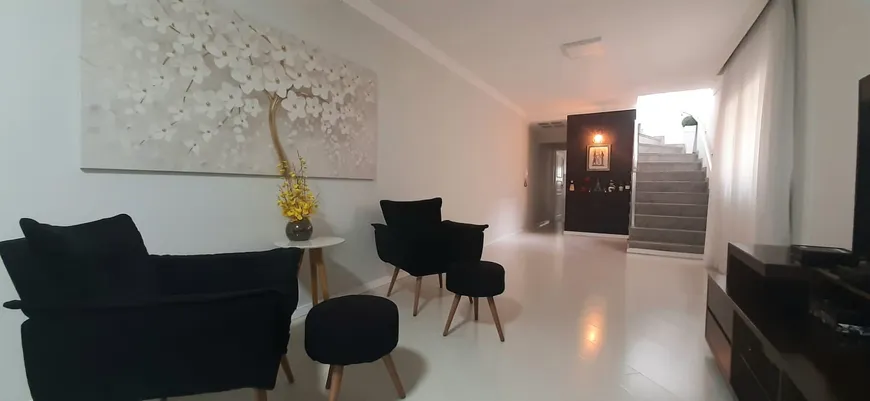 Foto 1 de Sobrado com 3 Quartos à venda, 185m² em Vila Mazzei, São Paulo