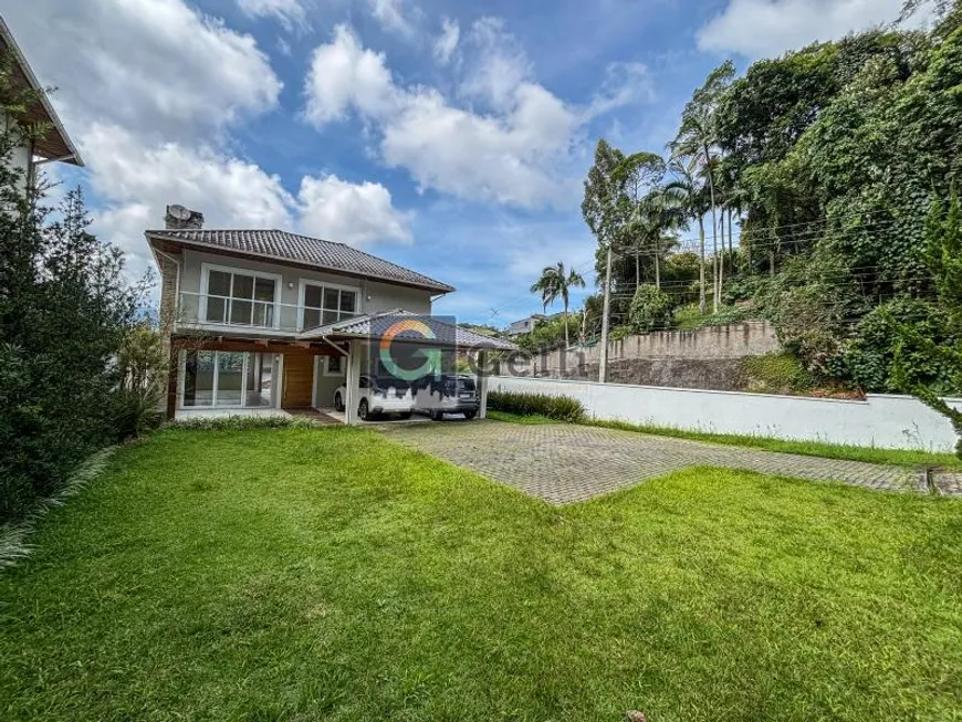 Foto 1 de Casa de Condomínio com 3 Quartos à venda, 230m² em Mosela, Petrópolis