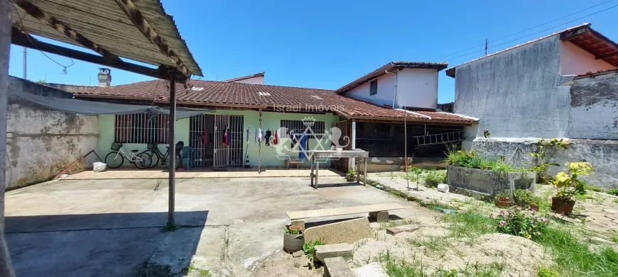 Foto 1 de Casa com 2 Quartos à venda, 77m² em Indaiá, Caraguatatuba