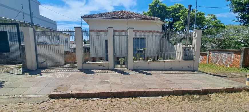 Foto 1 de Lote/Terreno à venda, 329m² em Vila Ipiranga, Porto Alegre