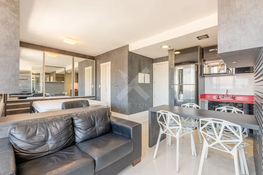 Foto 1 de Apartamento com 1 Quarto para alugar, 40m² em Moinhos de Vento, Porto Alegre