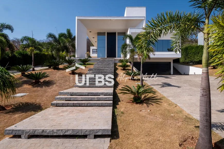 Foto 1 de Casa de Condomínio com 4 Quartos à venda, 840m² em Residencial Aldeia do Vale, Goiânia