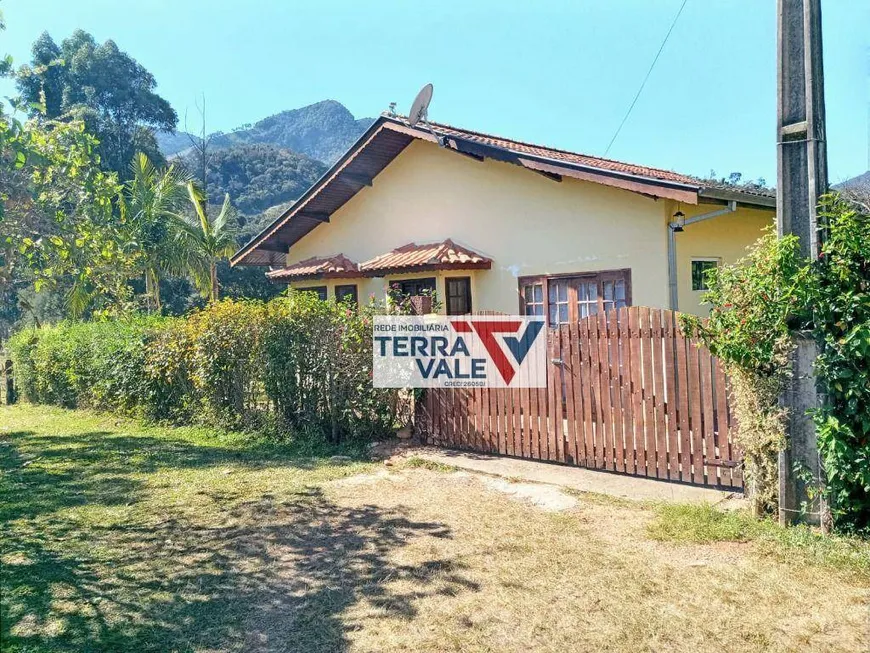 Foto 1 de Fazenda/Sítio com 2 Quartos à venda, 172m² em Centro, São Bento do Sapucaí