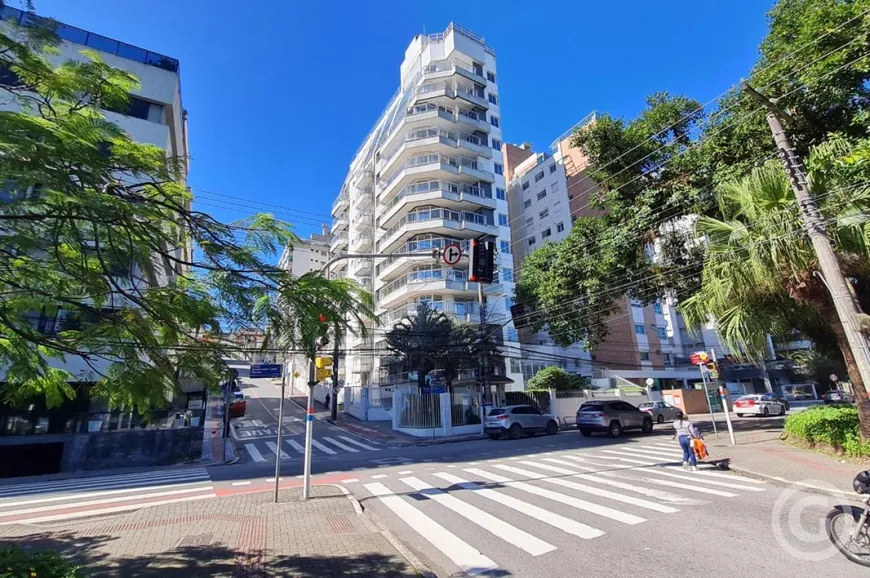 Foto 1 de Apartamento com 4 Quartos para alugar, 255m² em Agronômica, Florianópolis