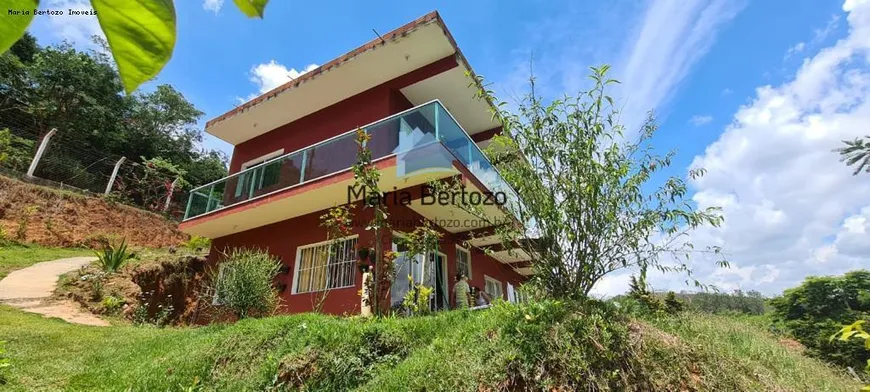 Foto 1 de Fazenda/Sítio com 3 Quartos à venda, 200m² em Freguesia da Escada, Guararema