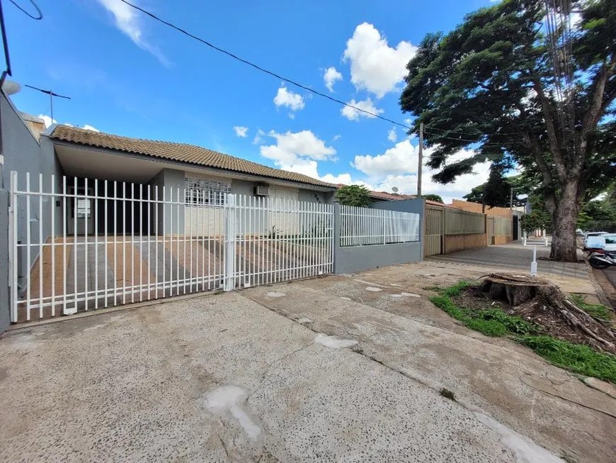 Foto 1 de Casa com 3 Quartos para alugar, 188m² em Parque Industrial I, Maringá