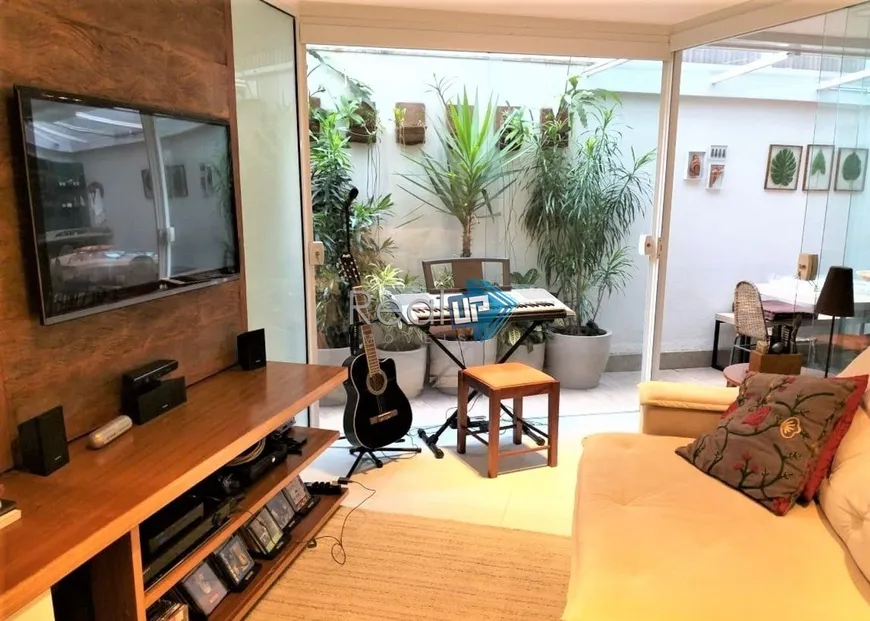 Foto 1 de Apartamento com 3 Quartos à venda, 133m² em Lagoa, Rio de Janeiro