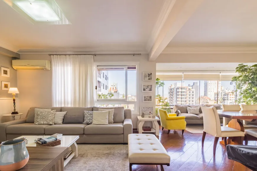 Foto 1 de Apartamento com 3 Quartos à venda, 200m² em Petrópolis, Porto Alegre