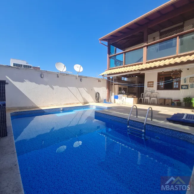 Foto 1 de Casa com 3 Quartos à venda, 300m² em Castelo, Belo Horizonte