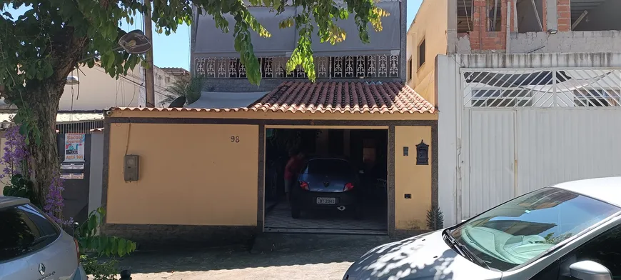 Foto 1 de Casa com 3 Quartos à venda, 210m² em Braz de Pina, Rio de Janeiro