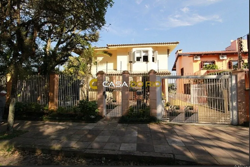 Foto 1 de Casa com 4 Quartos à venda, 393m² em Vila Assunção, Porto Alegre