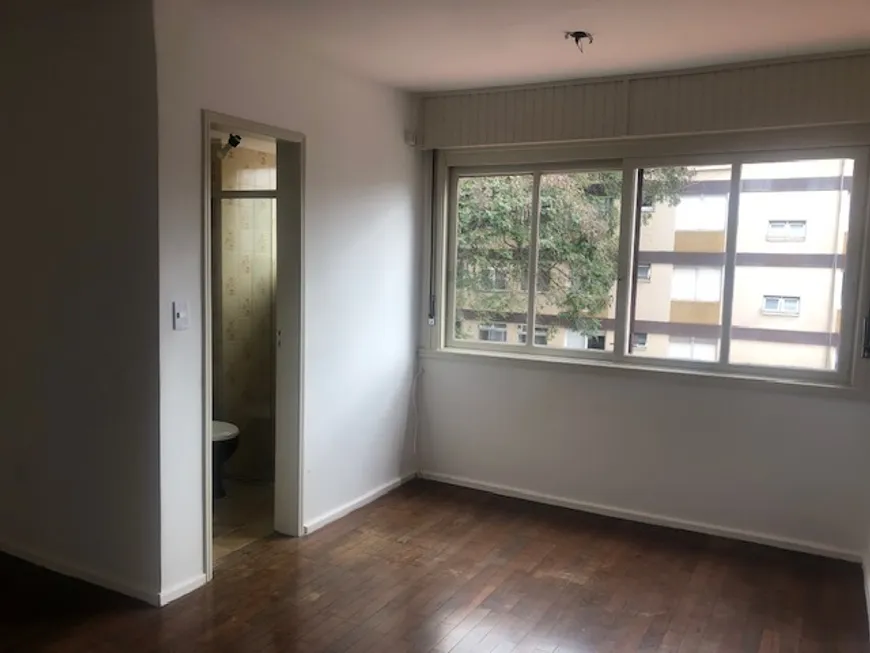 Foto 1 de Kitnet com 1 Quarto à venda, 30m² em São João, Porto Alegre